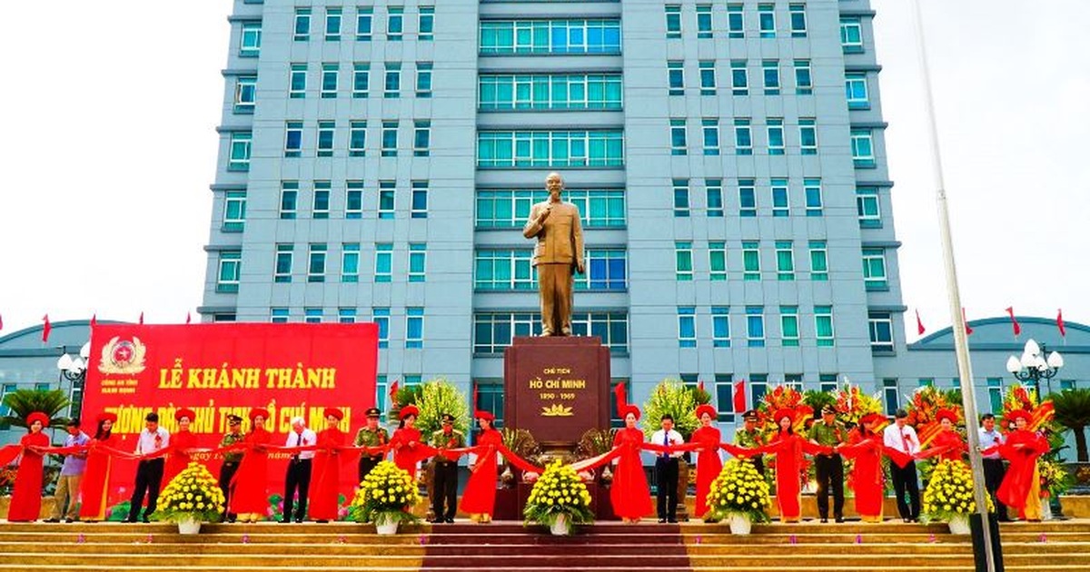 Khánh thành tượng đài Bác Hồ tại khuôn viên Công an tỉnh Nam Định