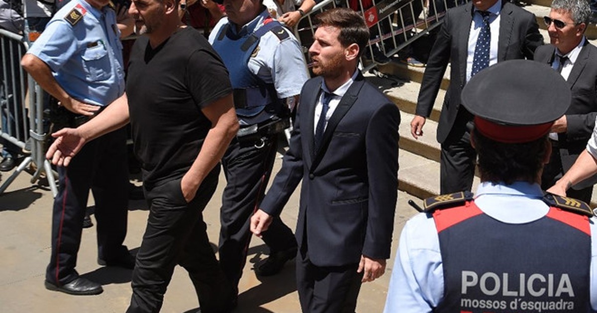 Messi từng muốn rời Tây Ban Nha vì bị ngược đãi
