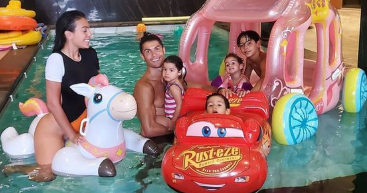 Khoảnh khắc thư giãn của gia đình C.Ronaldo