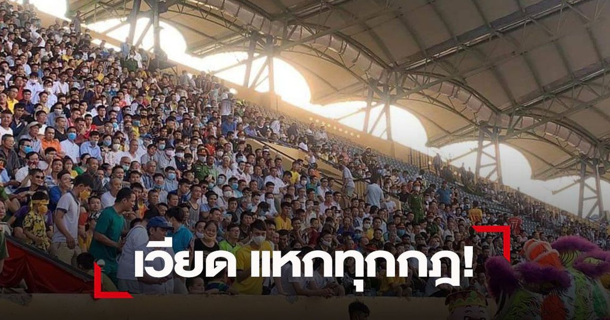 Malaysia nể phục bóng đá Việt Nam khi cho khán giả vào sân