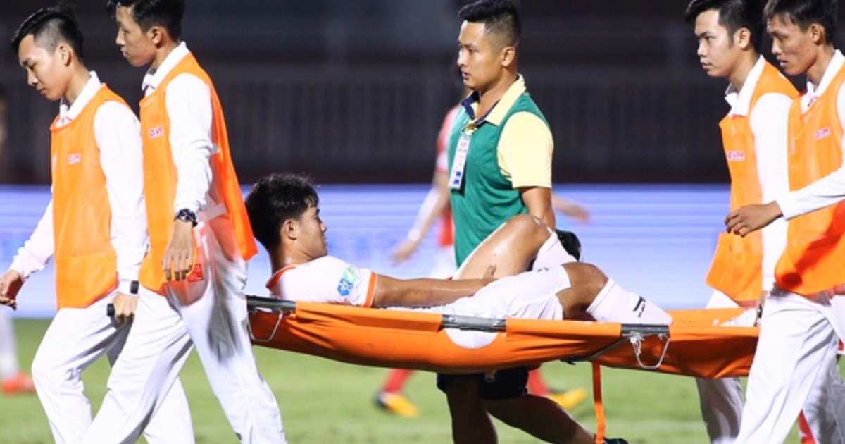 Đức Chinh tiếp tục lỡ hẹn V-League, HLV Huỳnh Đức lo lắng