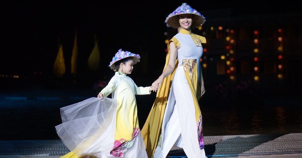 Hội An: Tôn vinh danh thắng Việt trên tà áo dài truyền thống