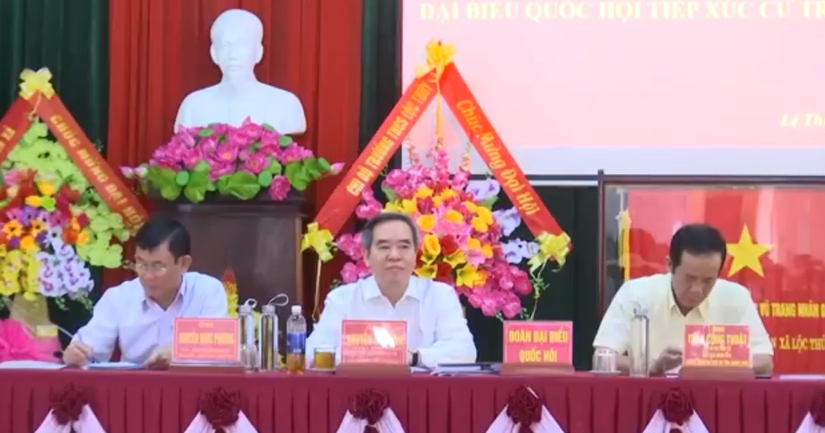 Trưởng Ban Kinh tế Trung ương Nguyễn Văn Bình tiếp xúc cử tri Quảng Bình
