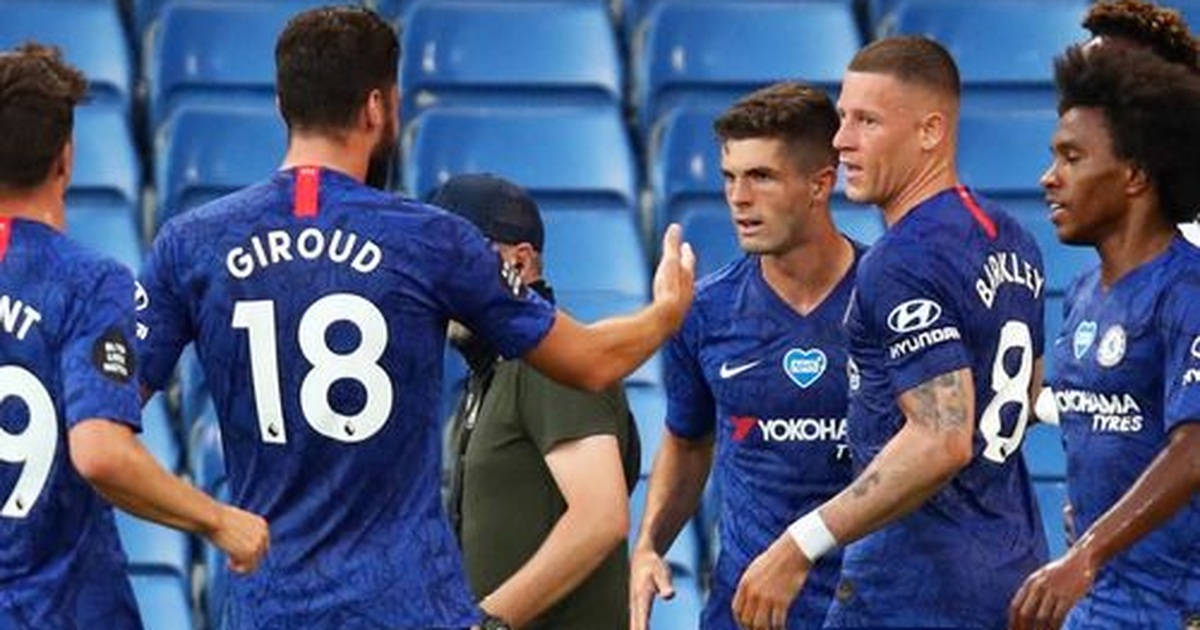 Gục ngã trước Chelsea, Man City dâng ngôi vô địch cho Liverpool