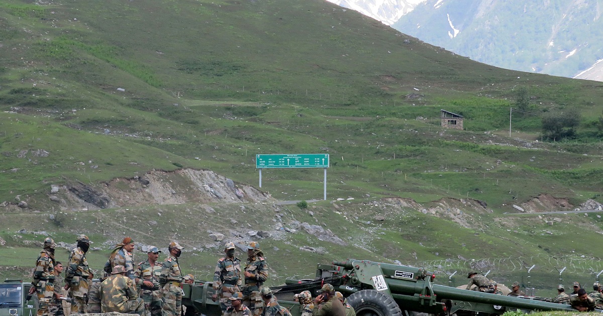 Ấn Độ mang tên lửa phòng không tới sát Trung Quốc