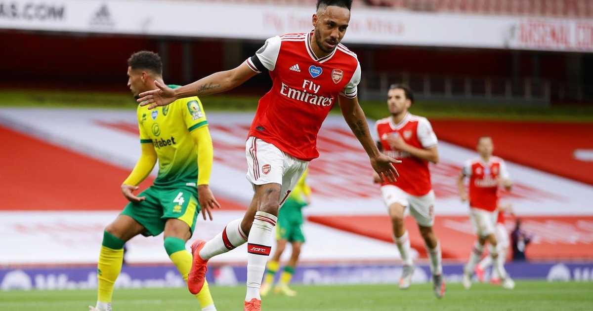 Arsenal 4-0 Norwich: Aubameyang được tặng hai bàn thắng