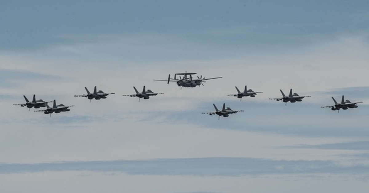 Máy bay quân sự Mỹ phô diễn sức mạnh trong tập trận tại Biển Đông