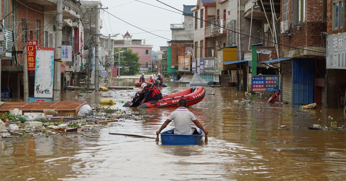 Nước trên hơn 200 sông vượt mức báo động, Trung Quốc nâng cảnh báo lũ