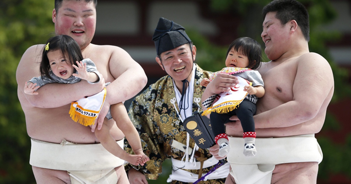 View - Lễ hội "bắt nạt con nít" kỳ lạ chỉ có tại Nhật Bản | Báo Dân trí