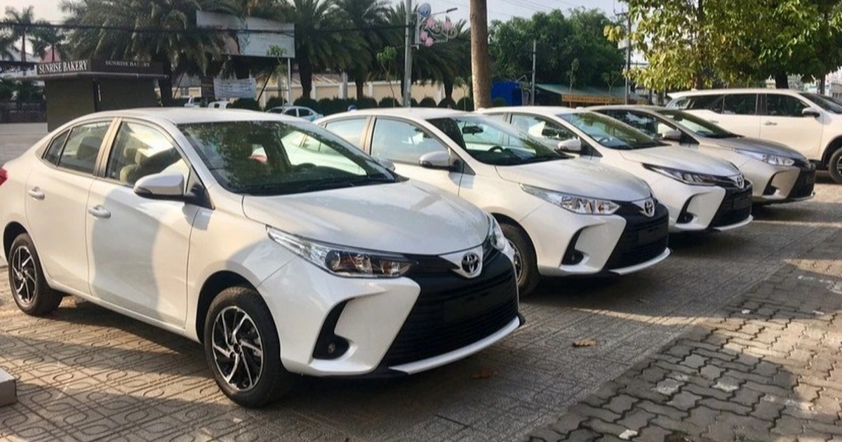 Toyota Vios lấy lại ngôi đầu phân khúc, doanh số Accent và City giảm mạnh