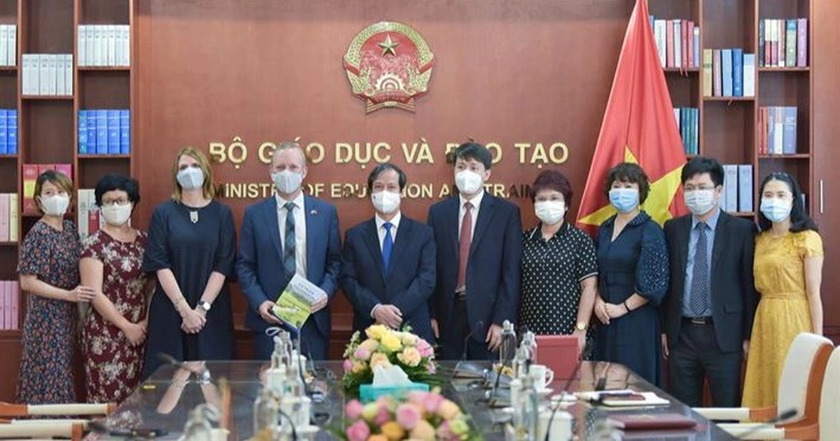 Việt Nam đề nghị Vương quốc Anh hỗ trợ giảm học phí cho sinh viên Việt Nam