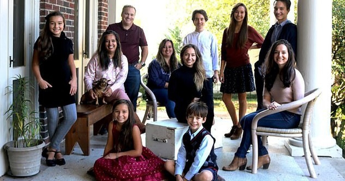 “Gia đình thiên tài”, 10 con đều vào đại học trước năm 13 tuổi
