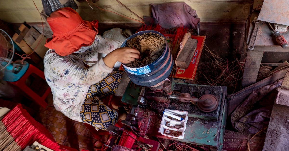 Gallery - Tâm sự ứa nước mắt của công nhân làm nghề phục vụ "cõi âm" | Báo Dân trí