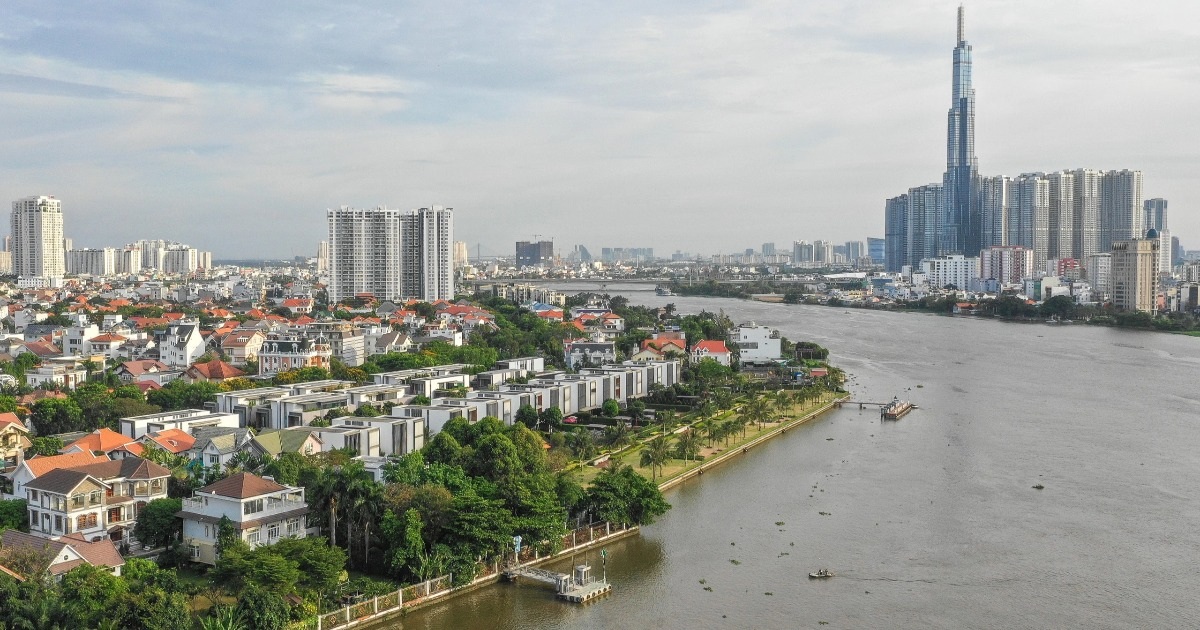 View - Công trình bủa vây sông Sài Gòn, người dân loay hoay tìm lối đi ra ven bờ | Báo Dân trí