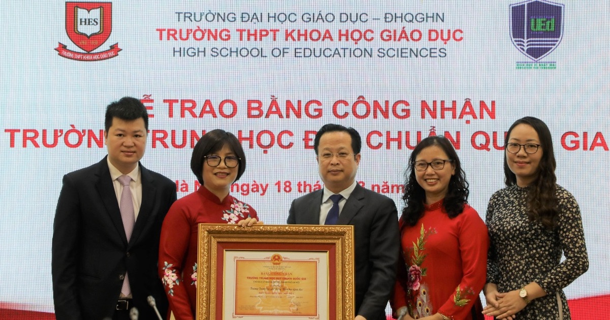 Hà Nội trao Bằng đạt chuẩn quốc gia tới trường THPT Khoa học Giáo dục