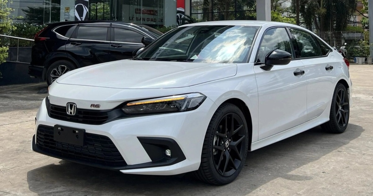 Honda Civic giảm giá 30 triệu đồng tại đại lý, cạnh tranh Corolla Altis