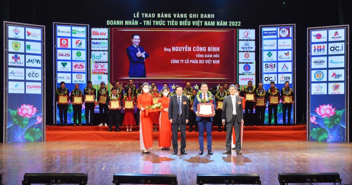 CEO Nguyễn Công Bình nhận giải “Doanh nhân xuất sắc Đất Việt 2022”