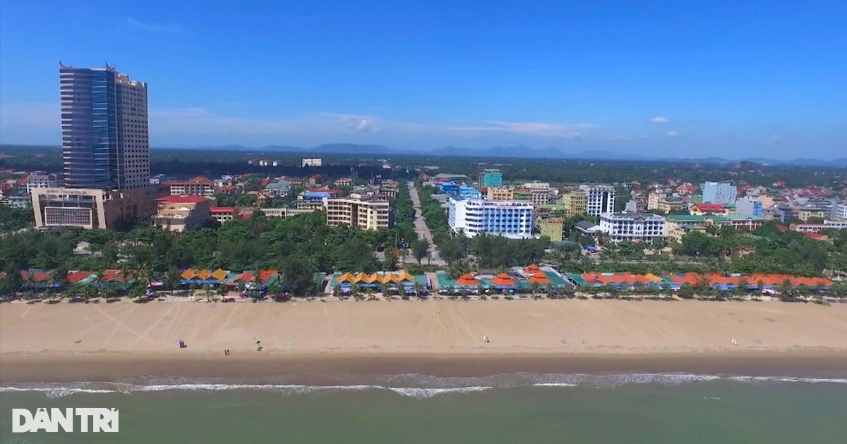 Read more about the article Di dời hơn 220 ki ốt, nhà nghỉ dưỡng trên bãi biển đẹp nhất miền Trung