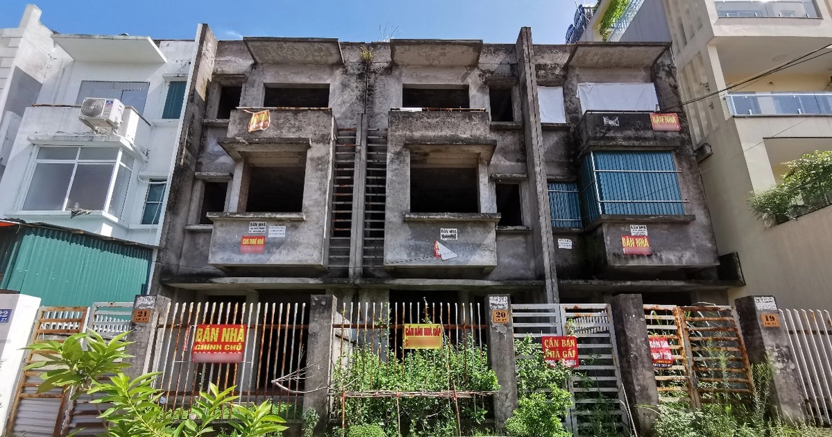 Read more about the article Những căn liền kề, biệt thự bỏ hoang, rêu mốc được rao bán gấp ở Hà Nội