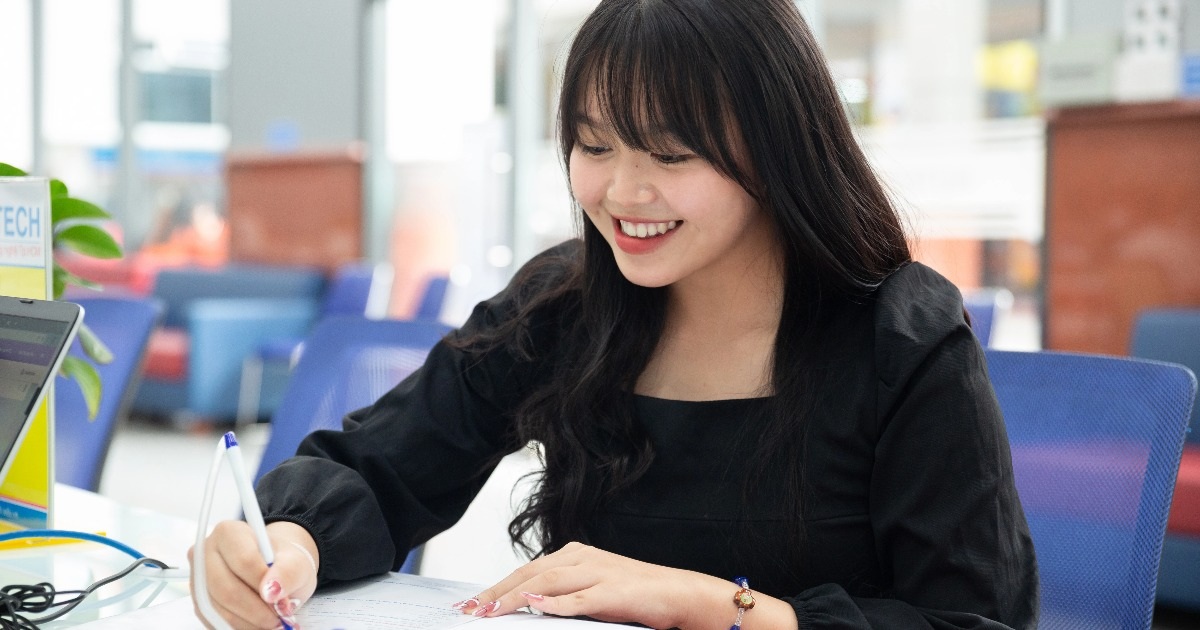 View - Thêm trường đại học ở TPHCM công bố điểm sàn xét tuyển từ 16 điểm | Báo Dân trí