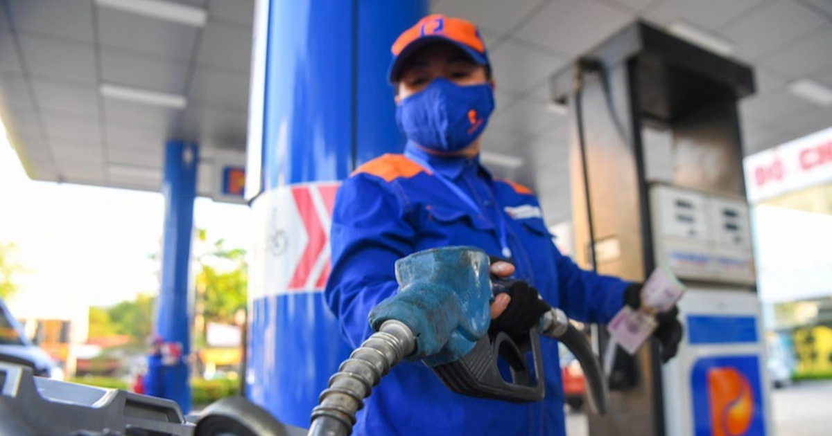 Giá dầu thế giới lao dốc, giá xăng trong nước có thể giảm mạnh trong kỳ tới