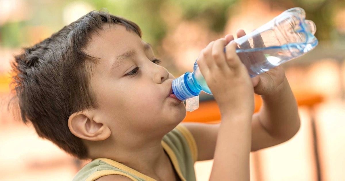 子供が水を飲むのに最適な温度は?