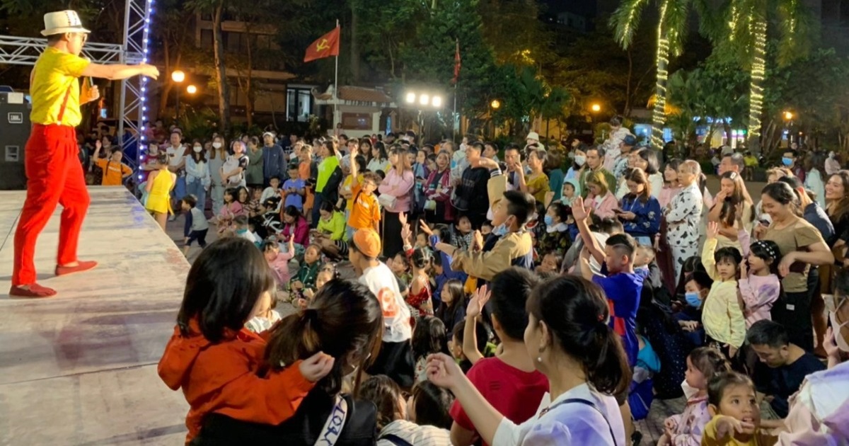 ถนนคนเดิน Trinh Cong Son คึกคักในช่วงสุดสัปดาห์