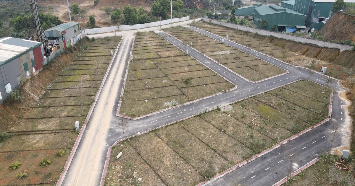 Read more about the article Hà Nội ngăn chặn việc chia tách, phân lô bán nền tại khu thiếu hạ tầng