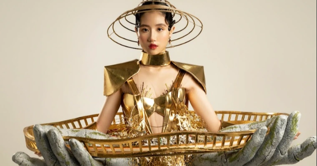 View - Mẫu nhí Đặng Minh Anh cuốn hút với trang phục lạ mắt | Báo Dân trí