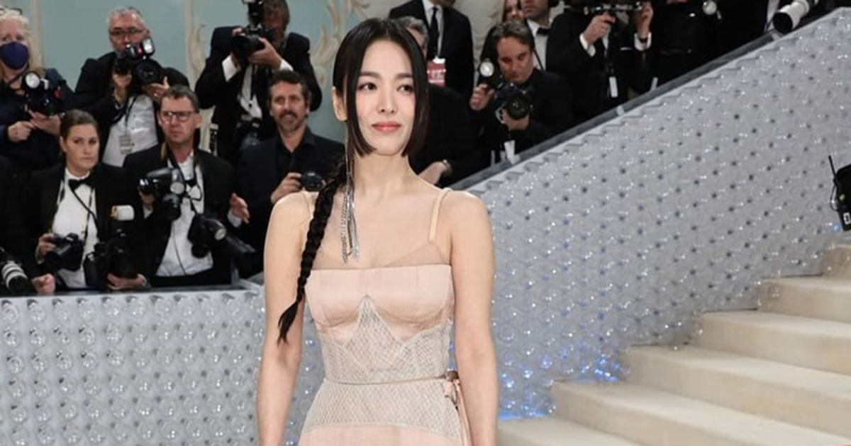 View - Song Hye Kyo đẹp như nàng thơ, gây chú ý tại Met Gala 2023 | Báo Dân trí