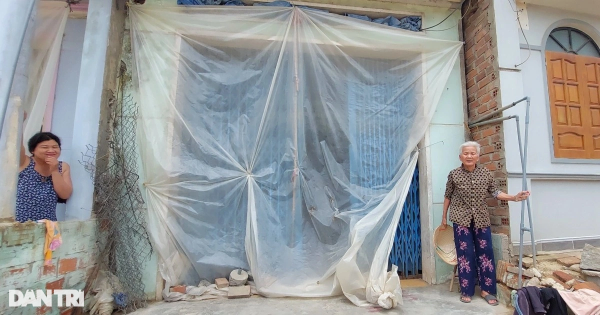 View - Thi công quốc lộ 19 ì ạch, dân khốn khổ vì không có lối đi | Báo Dân trí