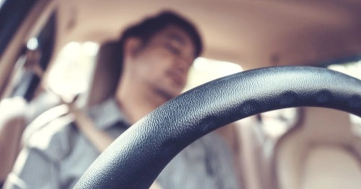 Có nên ngủ trong ô tô bật điều hòa khi trời nóng?