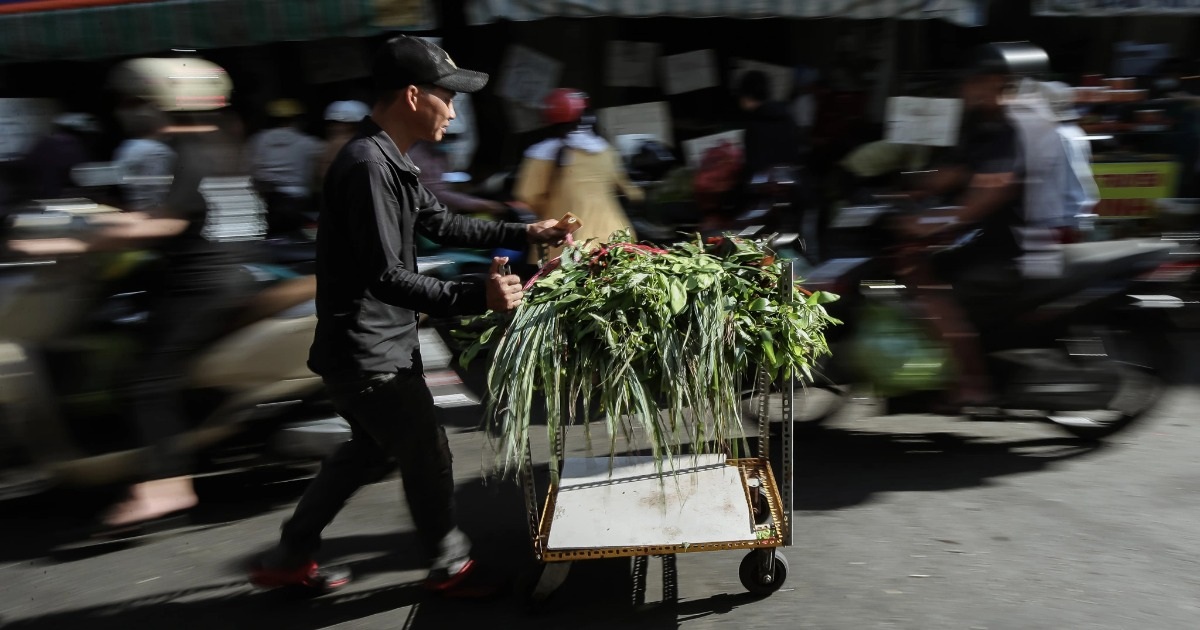 View - Nhộn nhịp chợ Tết Đoan Ngọ ở TPHCM | Báo Dân trí