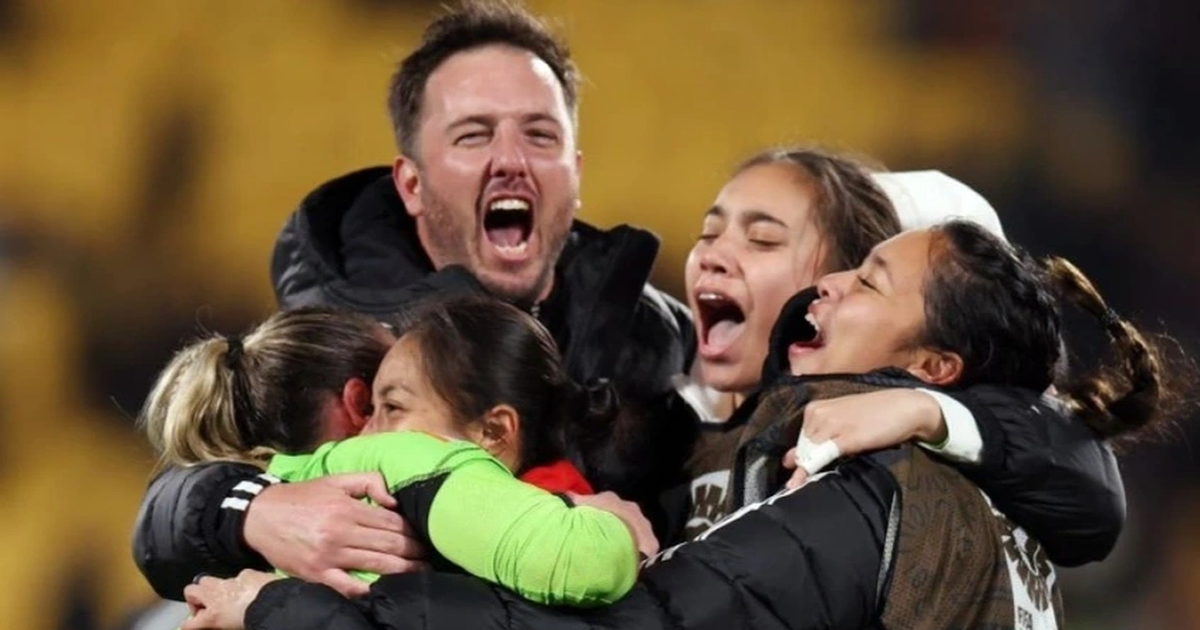 View - Dàn sao Philippines khóc nức nở khi giành chiến thắng lịch sử ở World Cup | Báo Dân trí