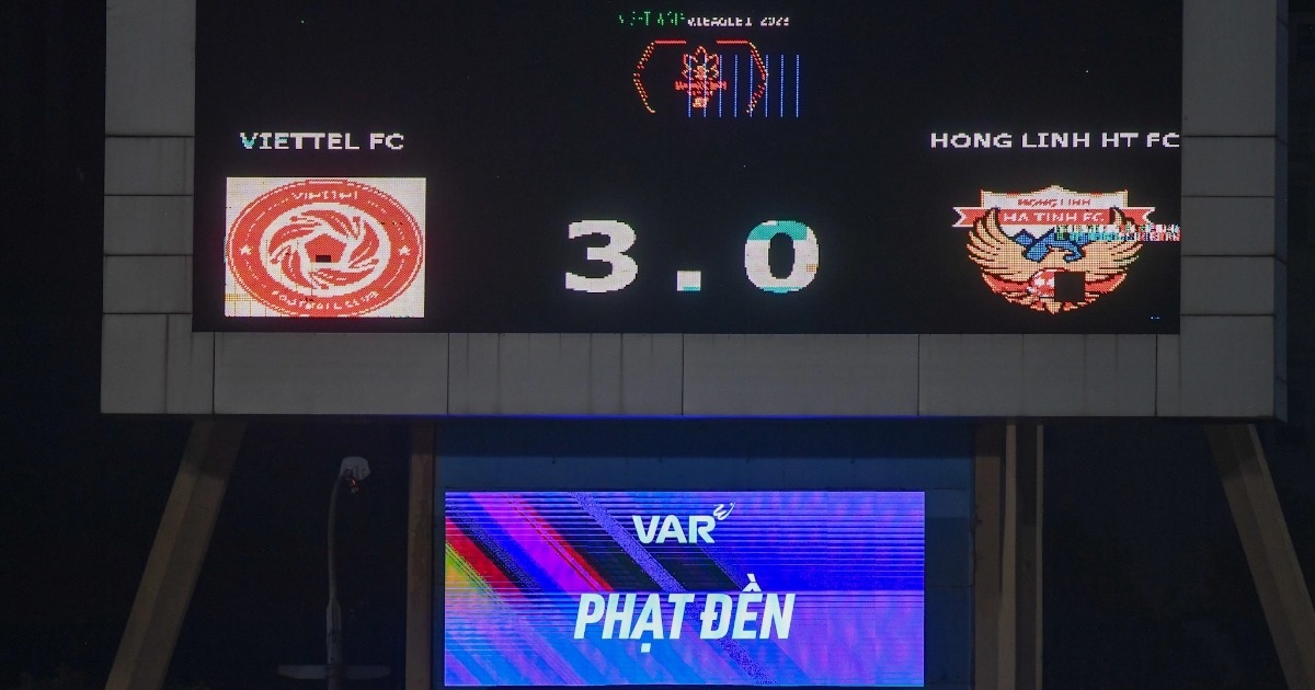View - CLB Viettel đại thắng ở trận đấu lịch sử VAR xuất hiện tại V-League | Báo Dân trí