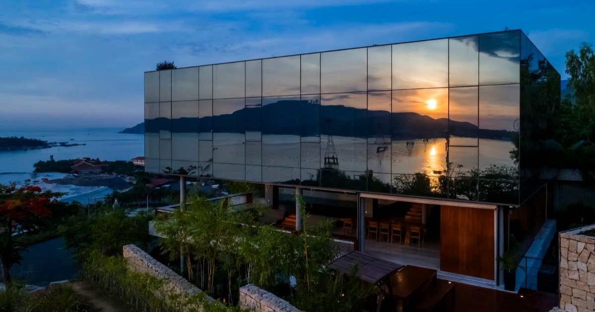 Read more about the article Căn biệt thự độc lạ, phủ kính vuông vức, thu trọn bầu trời tại Nha Trang