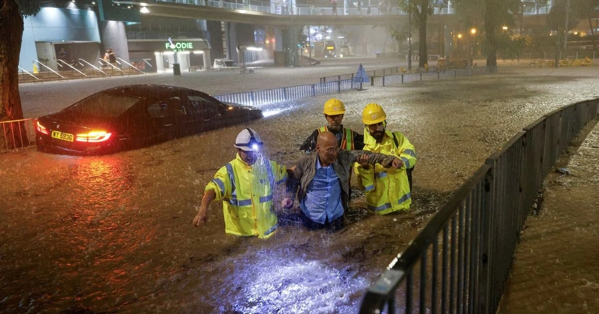 香港因“百年一遇”的洪水而被水淹沒。