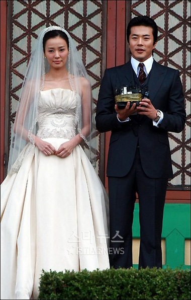 Kwon Sang Woo và Son Tae Young: Rạng rỡ ngày cưới! - 4