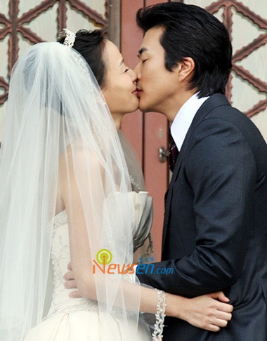 Kwon Sang Woo và Son Tae Young: Rạng rỡ ngày cưới! - 9