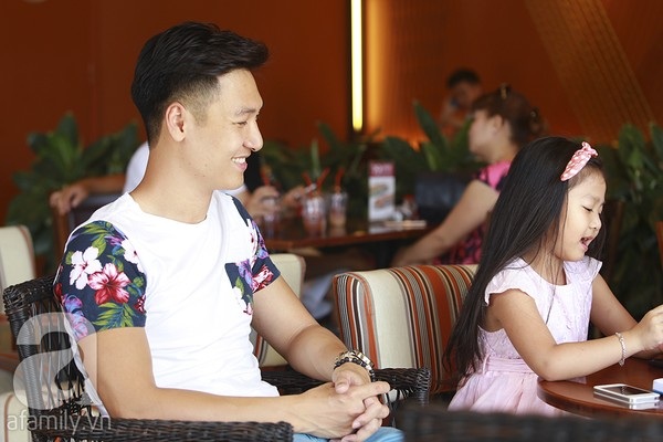 Bố Mạnh Trường: Hãy để con lớn theo cách của con - 3 Con trẻ vẫn phải cân bằng giữa học và chơi để rèn luyện thêm các kỹ năng sống quan trọng, cần thiết.