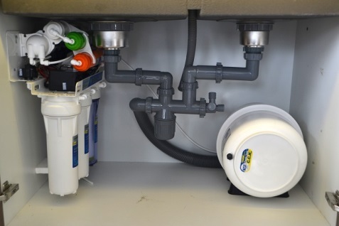 Giải pháp cung cấp nước sạch cho chung cư - 3 Máy đặt gọn dưới gầm bếp, không cần phải khoan phá