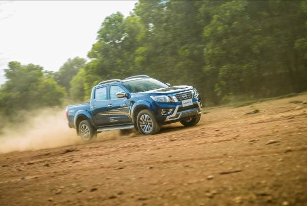 Theo chân diễn viên Minh Tiệp ngày cuối tuần với Nissan Navara Premium R - 7 Navara phiên bản cao cấp mạnh mẽ phù hợp cho cả mục đích đi trong đô thị và nhiều địa hình khác nhau