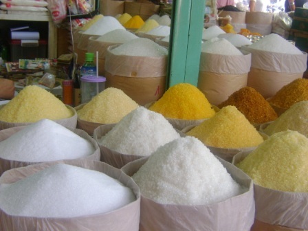 Vị ngọt trong căn bếp Việt - 2 Đường không có nhãn hiệu, bao bì và chất lượng không được kiểm soát bày bán ngoài chợ