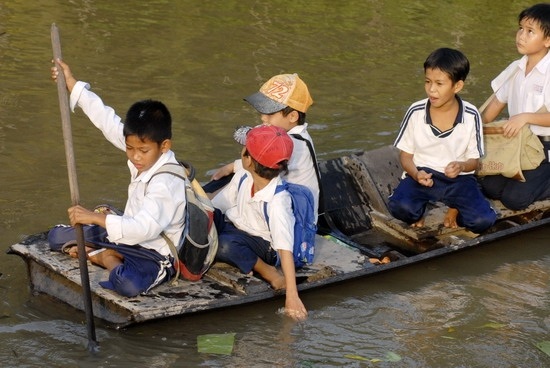 “Ám ảnh” giấc mơ đến trường của trẻ em vùng sâu, vùng xa - 2 “Ám ảnh” giấc mơ đến trường của trẻ em vùng sâu, vùng xa - 2