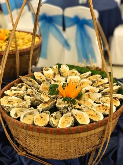 Noel - Tiệc Buffet cho ngày sum họp - 4 Sự kết hợp hài hòa giữa màu sắc, mùi, vị của từng món ăn sẽ khiến bạn hài lòng