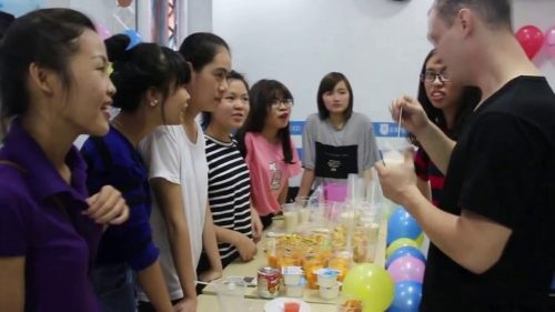 Đột phá tiếng Anh bằng cách học của người Singapore đang gây sốt cho giới trẻ Việt Nam - 2 Học qua trả nghiệm thực tế