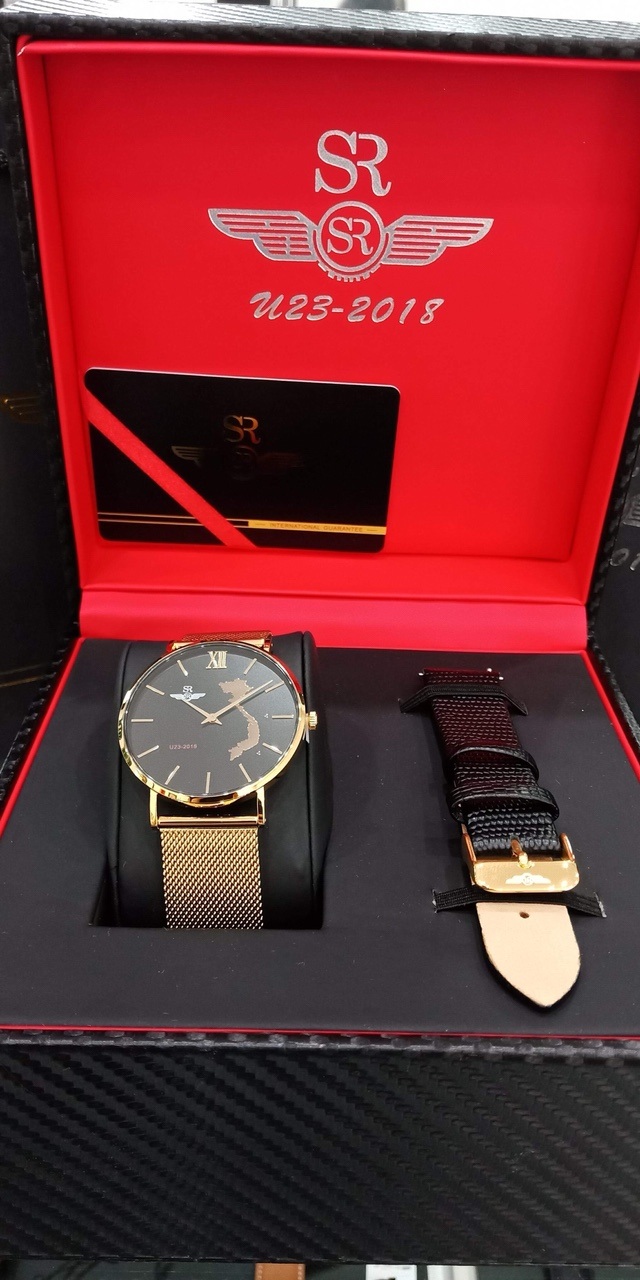 Phiên bản màu vàng mặt đen