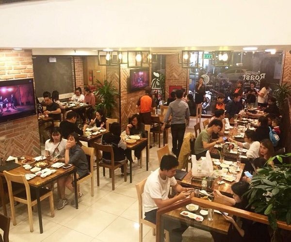 Gà rán Donchicken Hàn Quốc: Cơn sốt mới của giới trẻ Hà Nội - 5 Không gian DonChicken 250 Hàng Bông