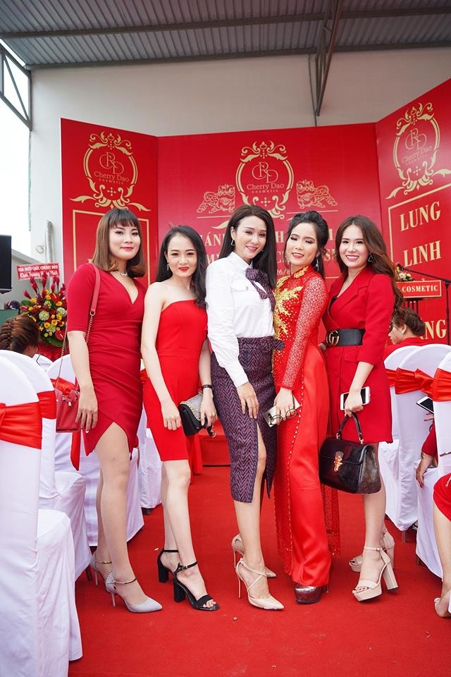 Mỹ phẩm Việt CRD khánh thành nhà máy tiêu chuẩn CGMP lần thứ 2 - 4 Tổng giám đốc Cherry Đào cùng các Nhà Phân Phối.