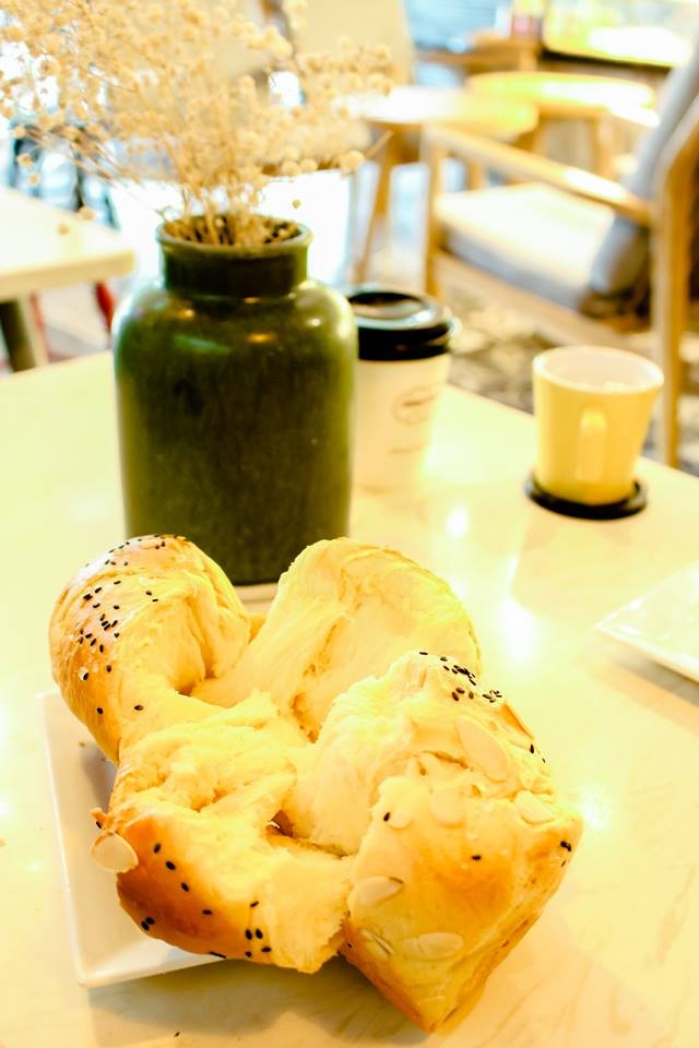 Cách ăn độc đáo bánh mì hoa cúc của tiệm bánh Jenny's House - 3 Cách ăn độc đáo bánh mì hoa cúc của tiệm bánh Jenny's House - 3